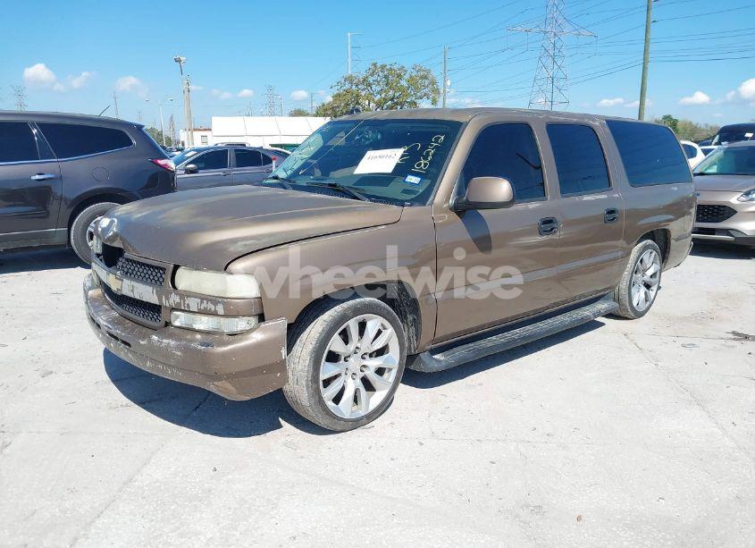 Photo 2 of 2004 Chevrolet Suburban 1500 LS (VIN 1GNEC16Z84J186242)