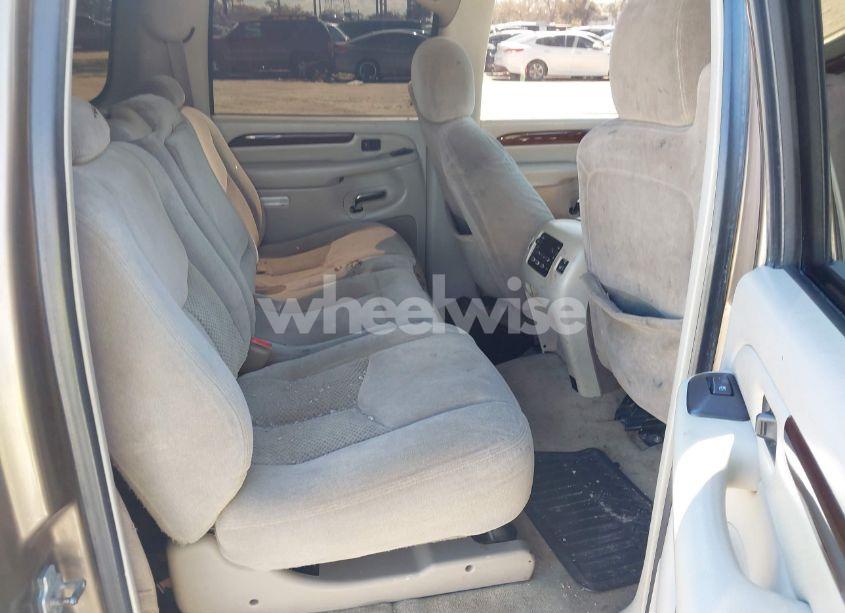 Photo 8 of 2004 Chevrolet Suburban 1500 LS (VIN 1GNEC16Z84J186242)