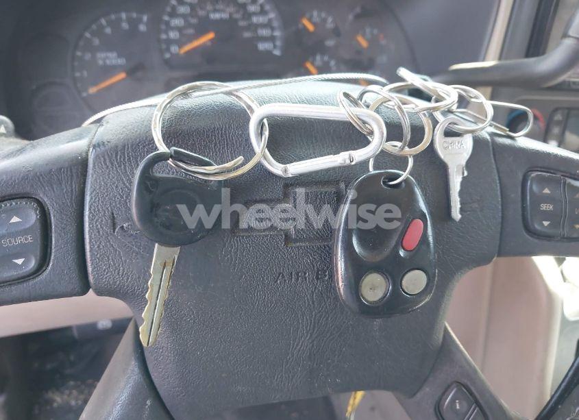 Photo 11 of 2005 Chevrolet Suburban 1500 LT (VIN 1GNEC16Z85J160936)