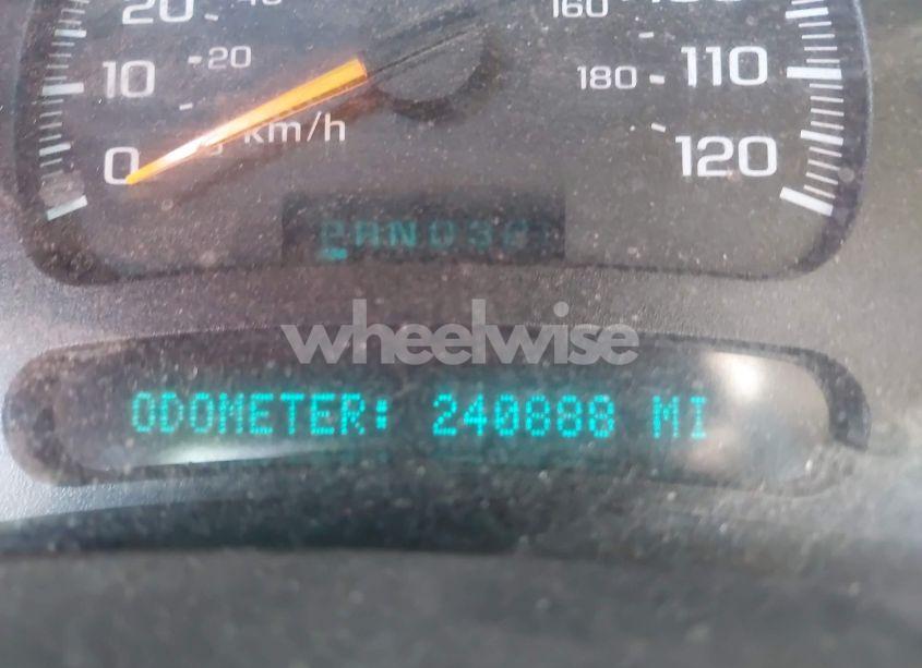 Photo 7 of 2005 Chevrolet Suburban 1500 LT (VIN 1GNEC16Z85J160936)