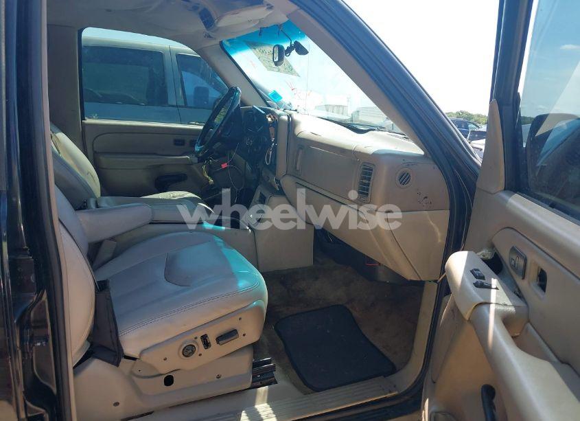 Photo 5 of 2002 Chevrolet Suburban 1500 LT (VIN 1GNEC16Z92J137371)