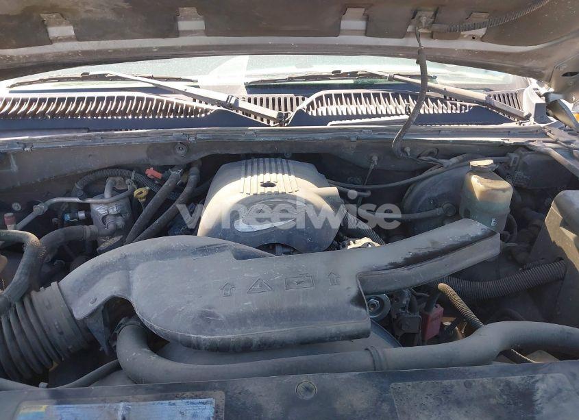 Photo 10 of 2002 Chevrolet Suburban 1500 LS (VIN 1GNEC16Z92J244114)