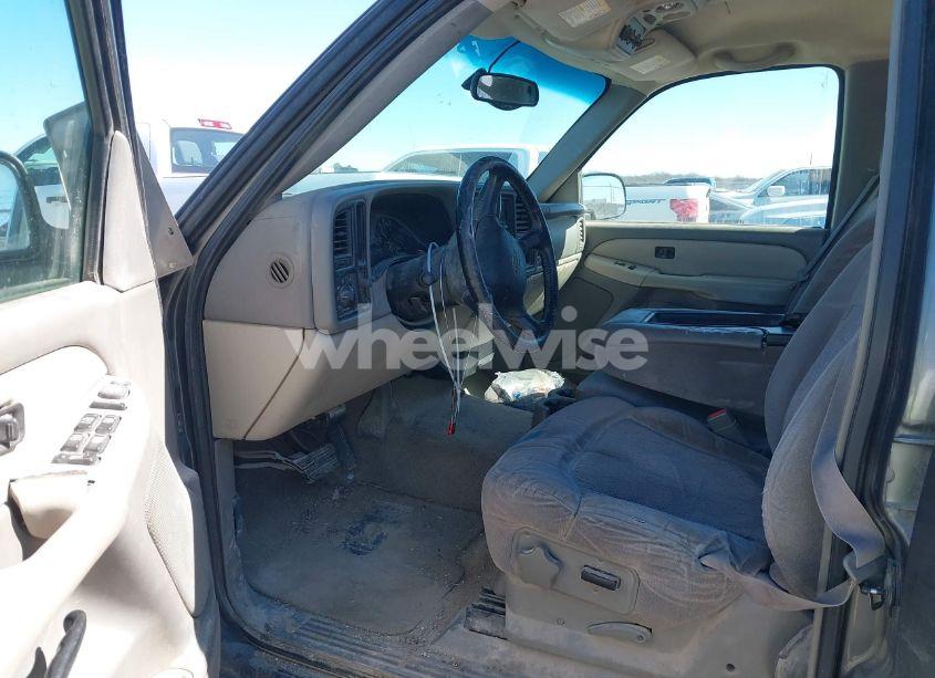 Photo 5 of 2002 Chevrolet Suburban 1500 LS (VIN 1GNEC16Z92J244114)