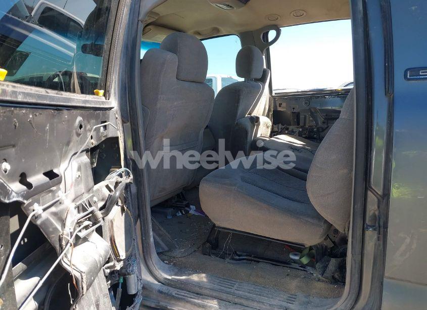 Photo 8 of 2002 Chevrolet Suburban 1500 LS (VIN 1GNEC16Z92J244114)