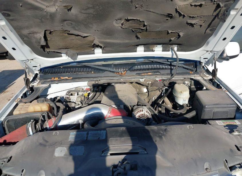 Photo 10 of 2004 Chevrolet Suburban 1500 LT (VIN 1GNEC16Z94J135137)