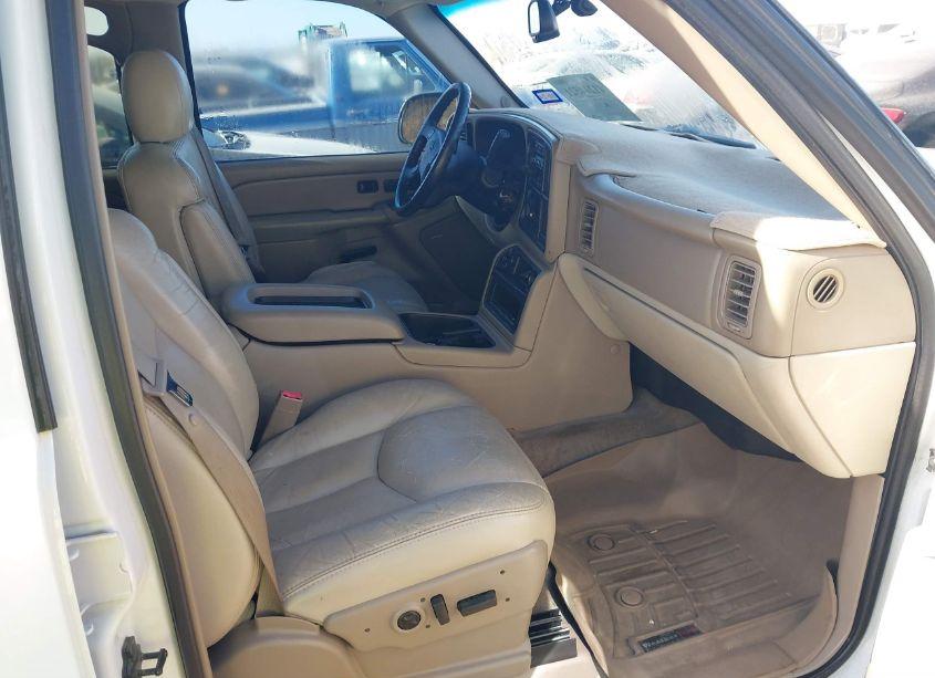 Photo 5 of 2004 Chevrolet Suburban 1500 LT (VIN 1GNEC16Z94J135137)