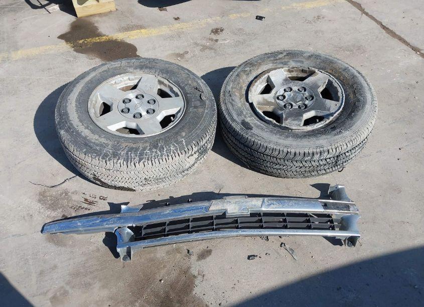 Photo 12 of 2004 Chevrolet Suburban 1500 LS (VIN 1GNEC16Z94J159759)