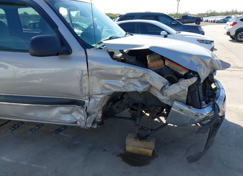 Photo 18 of 2004 Chevrolet Suburban 1500 LS (VIN 1GNEC16Z94J159759)