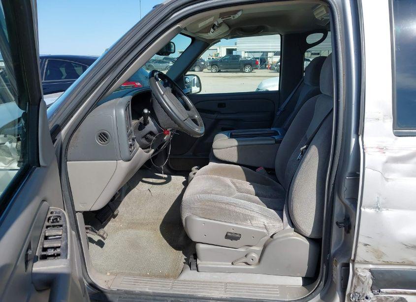 Photo 5 of 2004 Chevrolet Suburban 1500 LS (VIN 1GNEC16Z94J159759)