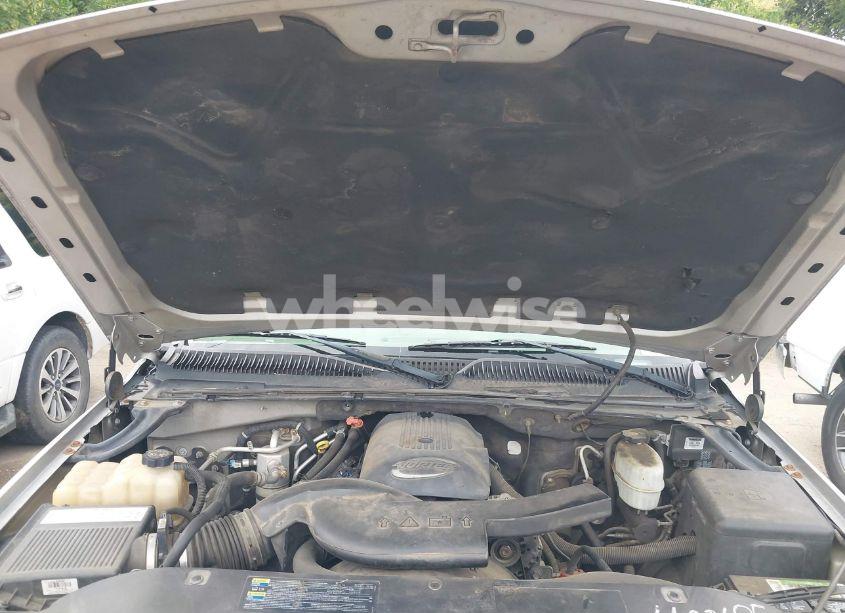 Photo 10 of 2004 Chevrolet Suburban 1500 LS (VIN 1GNEC16Z94J235657)