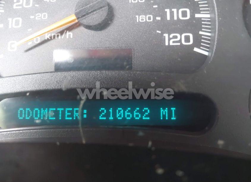 Photo 12 of 2004 Chevrolet Suburban 1500 LS (VIN 1GNEC16Z94J235657)