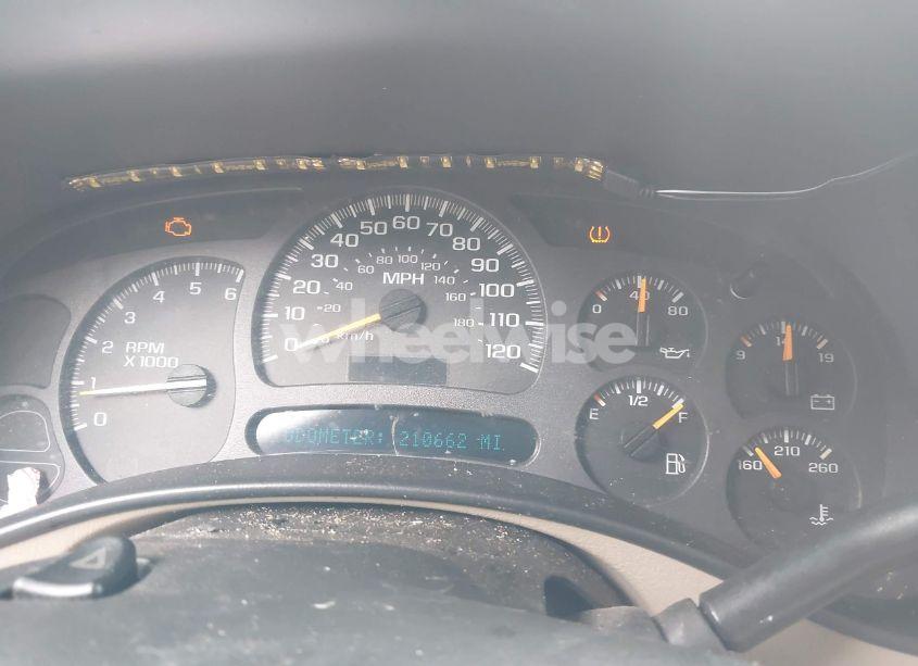 Photo 7 of 2004 Chevrolet Suburban 1500 LS (VIN 1GNEC16Z94J235657)