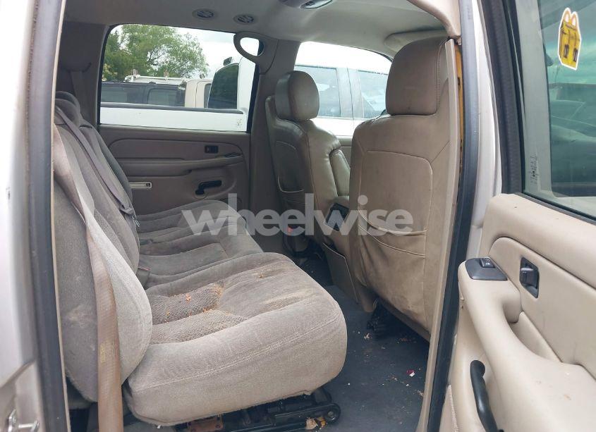 Photo 8 of 2004 Chevrolet Suburban 1500 LS (VIN 1GNEC16Z94J235657)