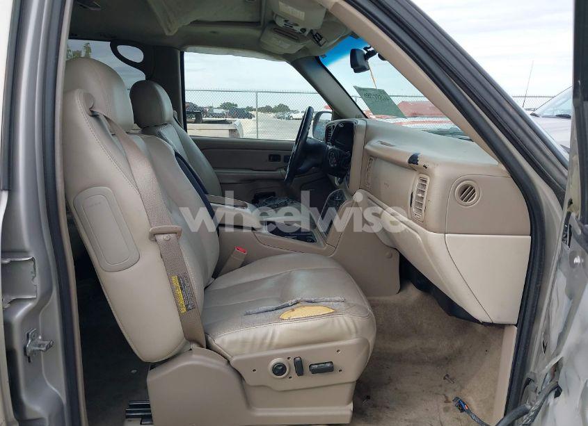 Photo 5 of 2004 Chevrolet Suburban 1500 LT (VIN 1GNEC16Z94J240907)