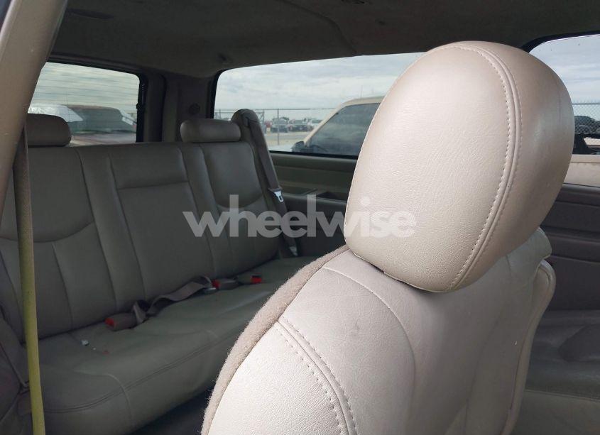 Photo 8 of 2004 Chevrolet Suburban 1500 LT (VIN 1GNEC16Z94J240907)