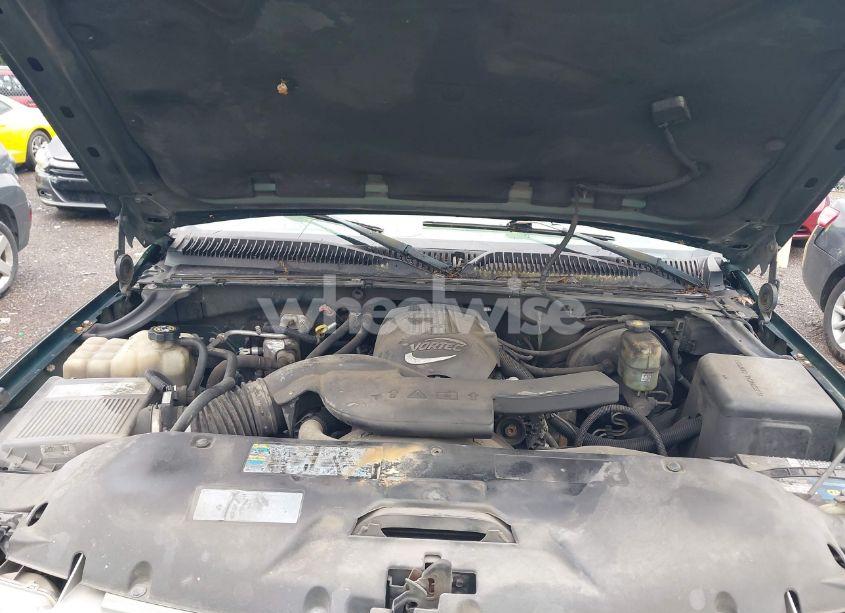 Photo 10 of 2002 Chevrolet Suburban 1500 LS (VIN 1GNEC16ZX2J248205)