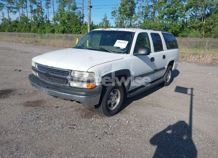Photo 2 of 2003 Chevrolet Suburban 1500 LS (VIN 1GNEC16ZX3J197984)