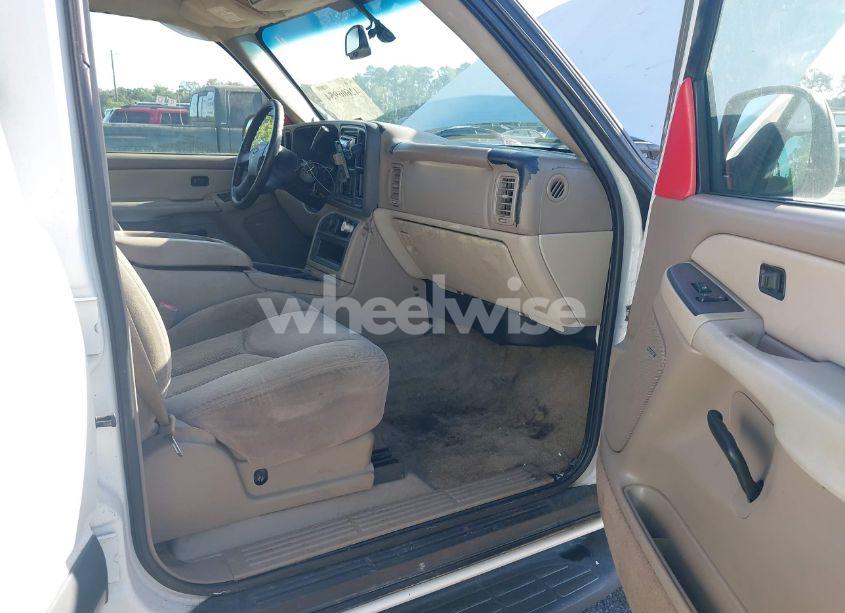 Photo 5 of 2003 Chevrolet Suburban 1500 LS (VIN 1GNEC16ZX3J197984)