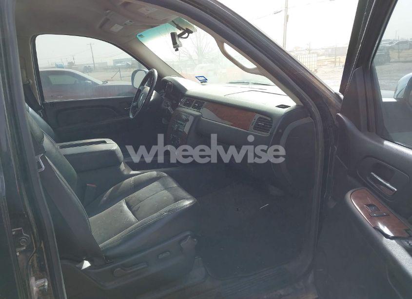 Photo 5 of 2009 Chevrolet Tahoe LT2 (VIN 1GNEC23329R303165)