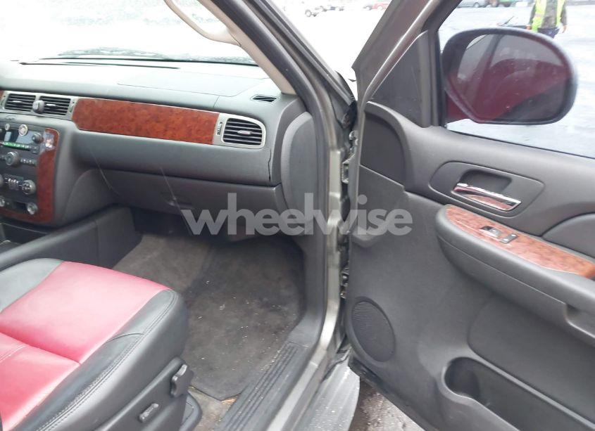 Photo 5 of 2009 Chevrolet Tahoe LT1 (VIN 1GNEC23359R235413)