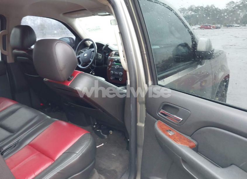 Photo 8 of 2009 Chevrolet Tahoe LT1 (VIN 1GNEC23359R235413)