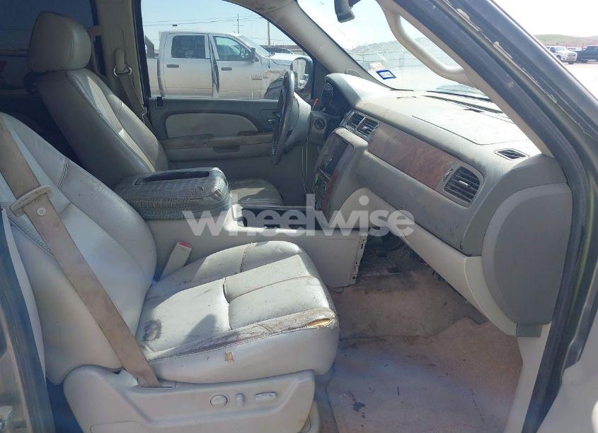 Photo 5 of 2009 Chevrolet Tahoe LT2 (VIN 1GNEC23369R181474)