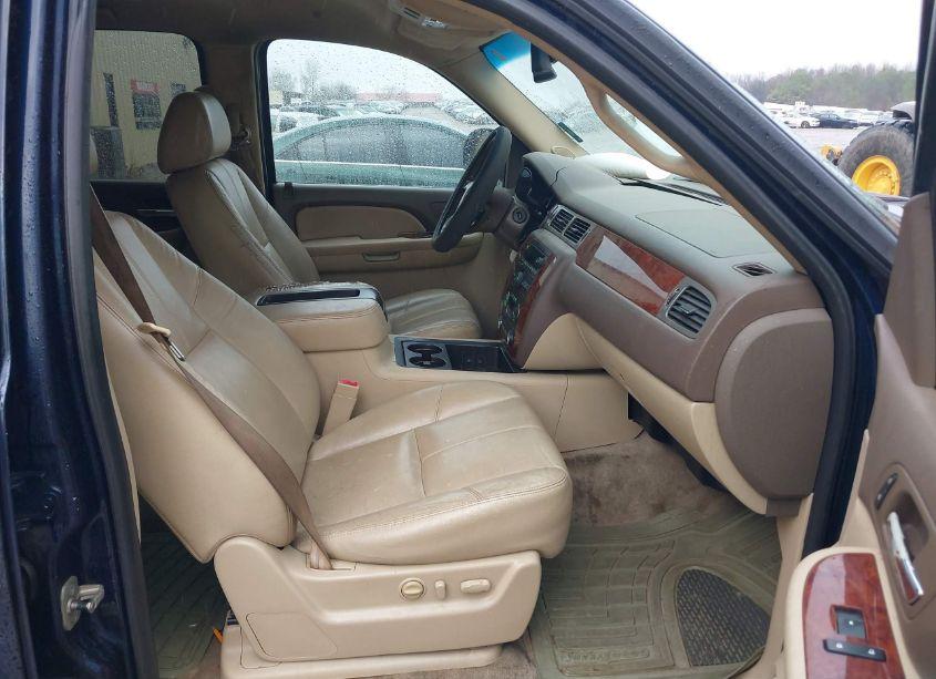 Photo 5 of 2009 Chevrolet Tahoe LT2 (VIN 1GNEC23399R221885)