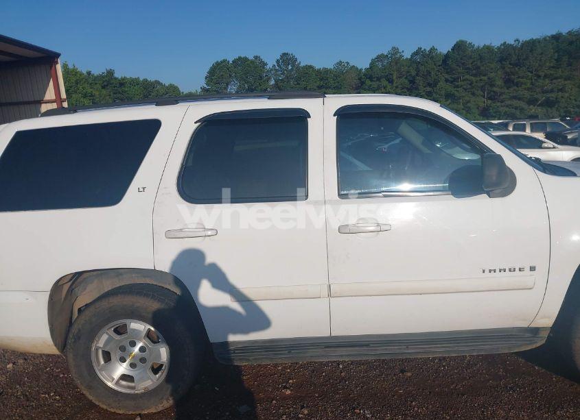 Photo 13 of 2007 Chevrolet Tahoe LT (VIN 1GNEK13047R111746)