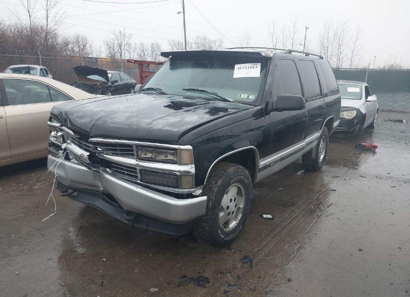 Photo 2 of 1995 Chevrolet Tahoe K1500 (VIN 1GNEK13K1SJ461571)