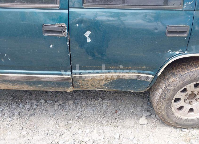 Photo 6 of 1995 Chevrolet Tahoe K1500 (VIN 1GNEK13K3SJ412971)