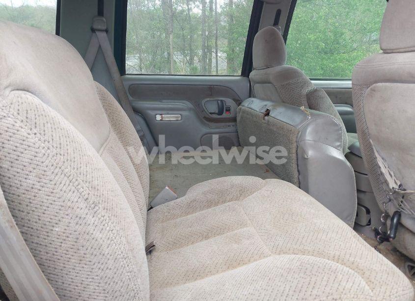 Photo 8 of 1995 Chevrolet Tahoe K1500 (VIN 1GNEK13K3SJ412971)