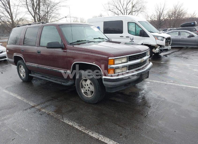 1995 Chevrolet Tahoe K1500 (VIN 1GNEK13K8SJ437350) main photo