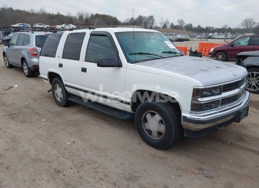 1997 Chevrolet Tahoe LS (VIN 1GNEK13R0VJ405607) main photo