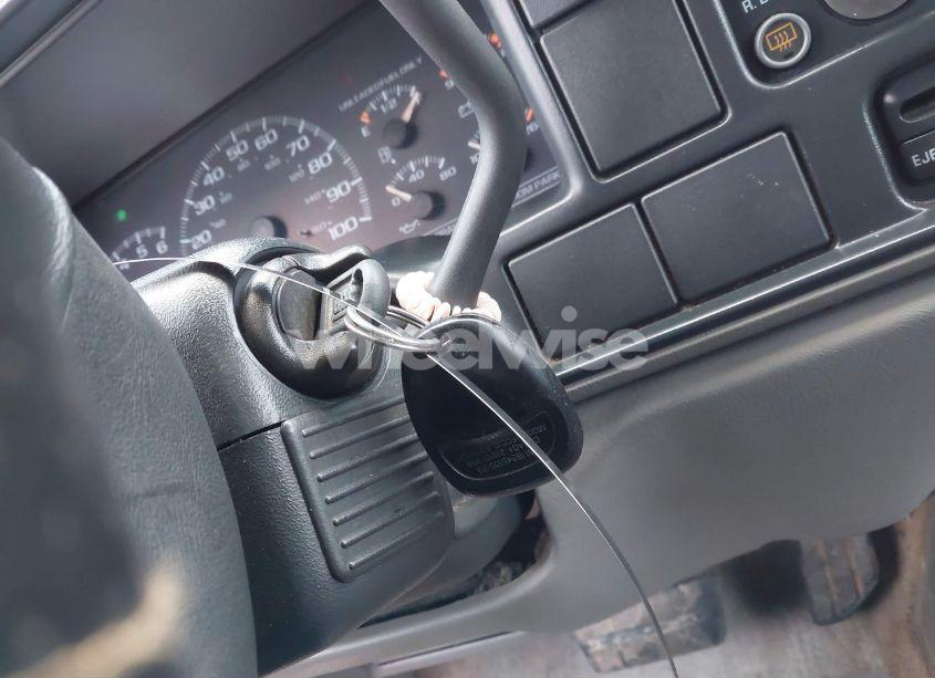 Photo 11 of 1997 Chevrolet Tahoe LS (VIN 1GNEK13R0VJ405607)