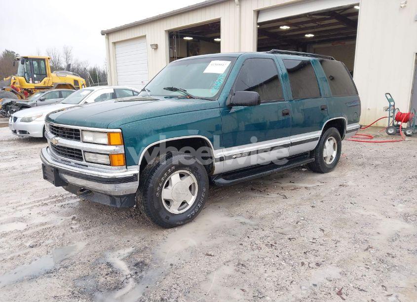 Photo 2 of 1996 Chevrolet Tahoe K1500 (VIN 1GNEK13R1TJ388054)