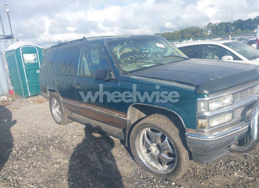 1998 Chevrolet Tahoe LS (VIN 1GNEK13R1WJ302987) main photo