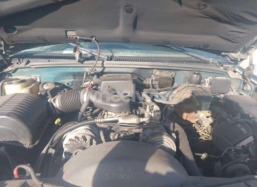 Photo 10 of 1998 Chevrolet Tahoe LS (VIN 1GNEK13R1WJ302987)