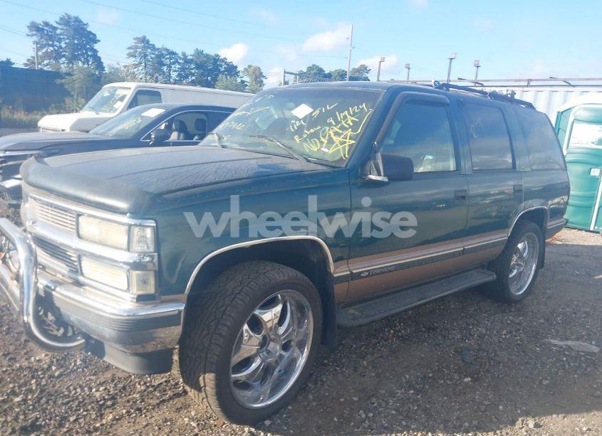 Photo 2 of 1998 Chevrolet Tahoe LS (VIN 1GNEK13R1WJ302987)