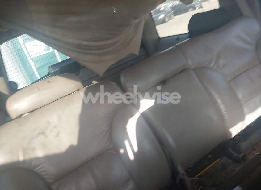 Photo 8 of 1998 Chevrolet Tahoe LS (VIN 1GNEK13R1WJ302987)