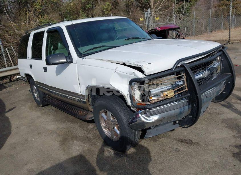 1998 Chevrolet Tahoe LS (VIN 1GNEK13R1WR126590) main photo