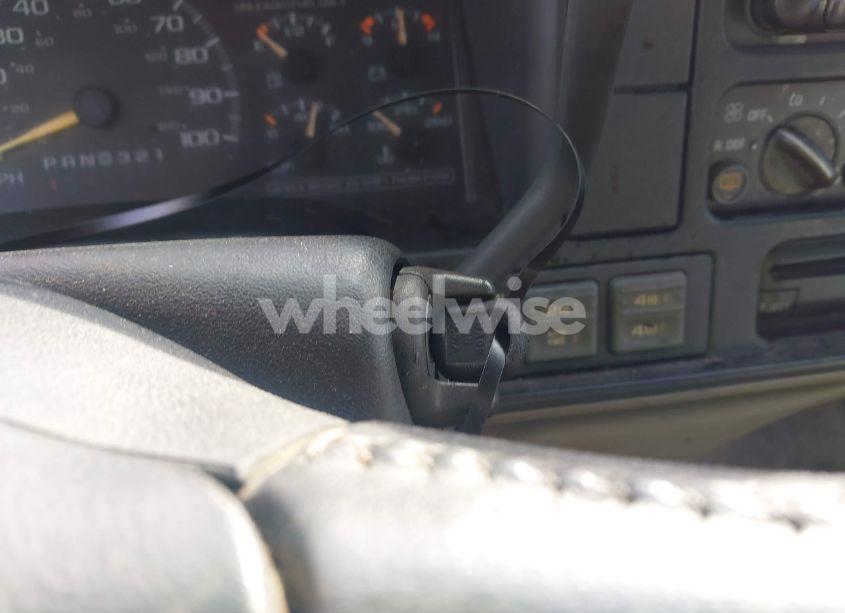 Photo 11 of 1998 Chevrolet Tahoe LS (VIN 1GNEK13R1WR126590)