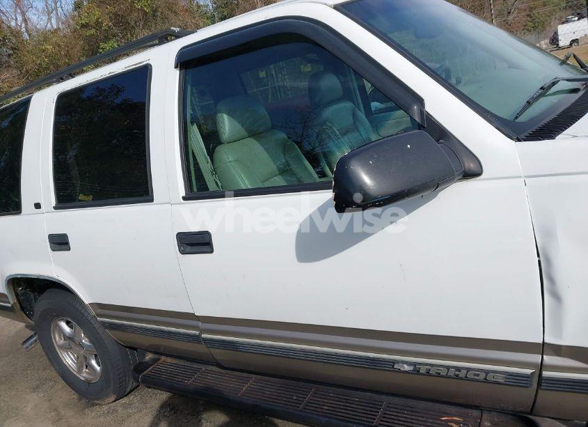 Photo 13 of 1998 Chevrolet Tahoe LS (VIN 1GNEK13R1WR126590)