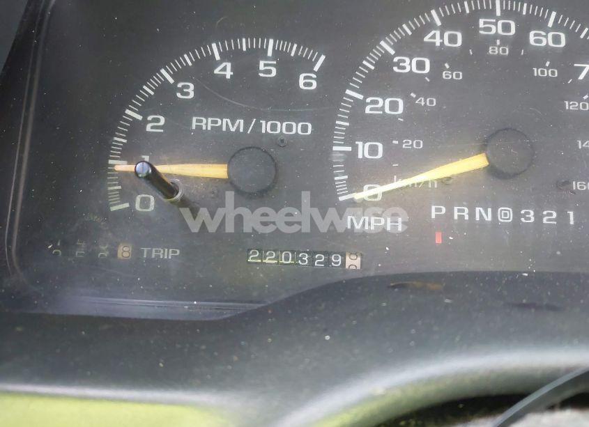 Photo 15 of 1998 Chevrolet Tahoe LS (VIN 1GNEK13R1WR126590)