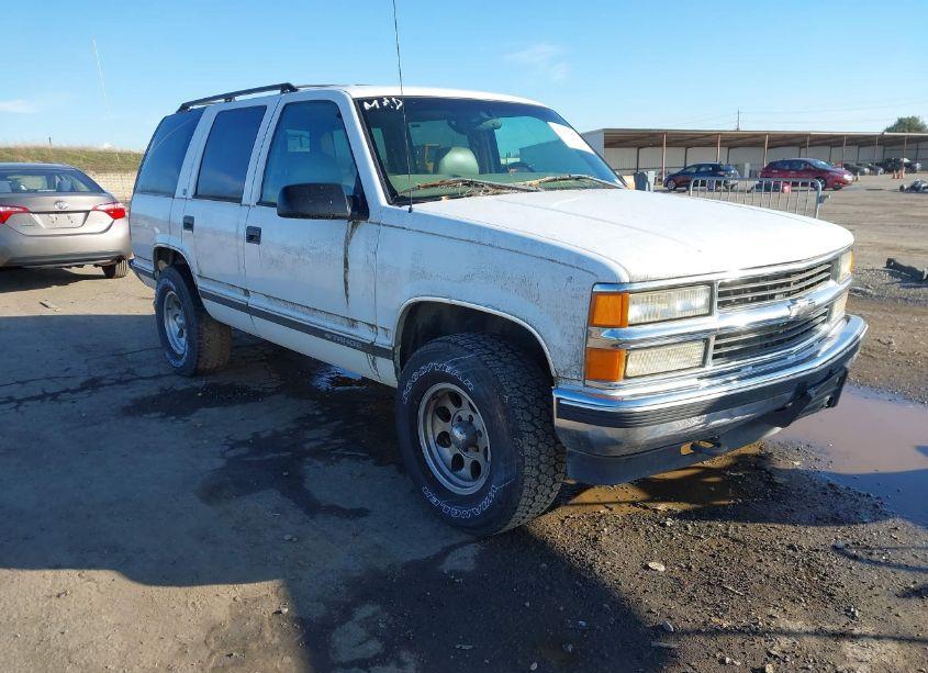 1999 Chevrolet Tahoe LS (VIN 1GNEK13R1XJ355240) main photo