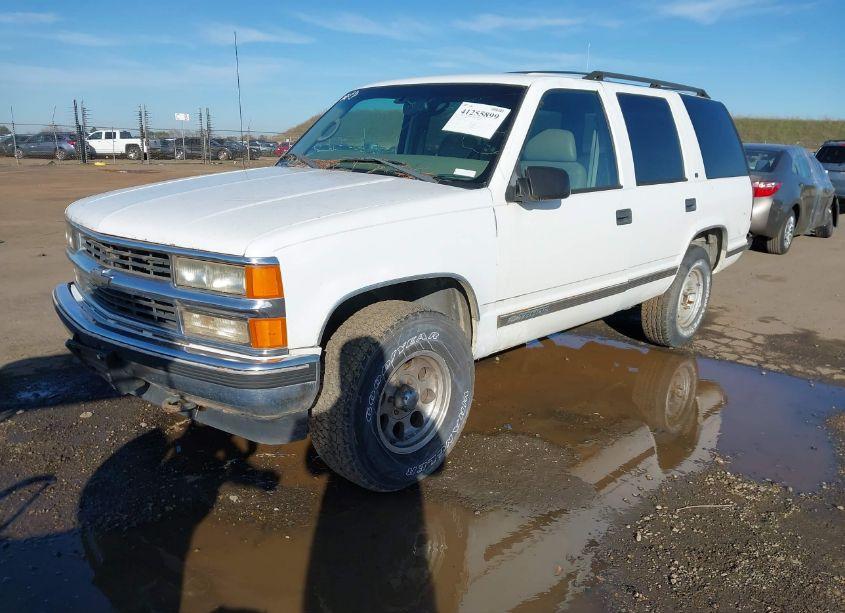 Photo 2 of 1999 Chevrolet Tahoe LS (VIN 1GNEK13R1XJ355240)