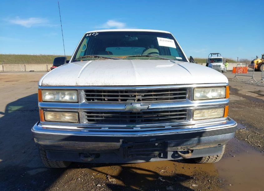 Photo 6 of 1999 Chevrolet Tahoe LS (VIN 1GNEK13R1XJ355240)