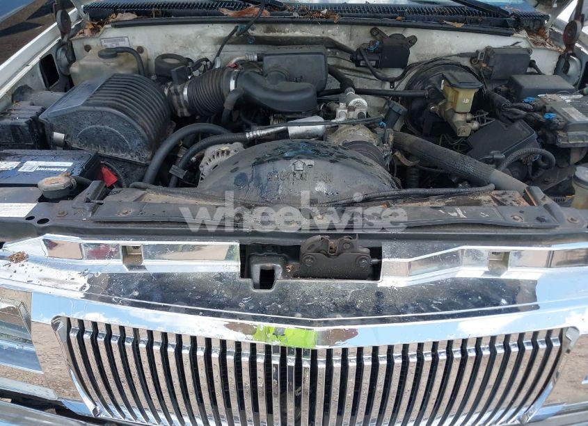 Photo 10 of 1999 Chevrolet Tahoe LS (VIN 1GNEK13R1XJ473501)