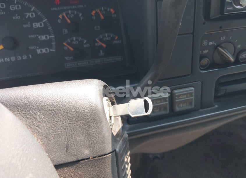 Photo 11 of 1999 Chevrolet Tahoe LS (VIN 1GNEK13R1XJ473501)