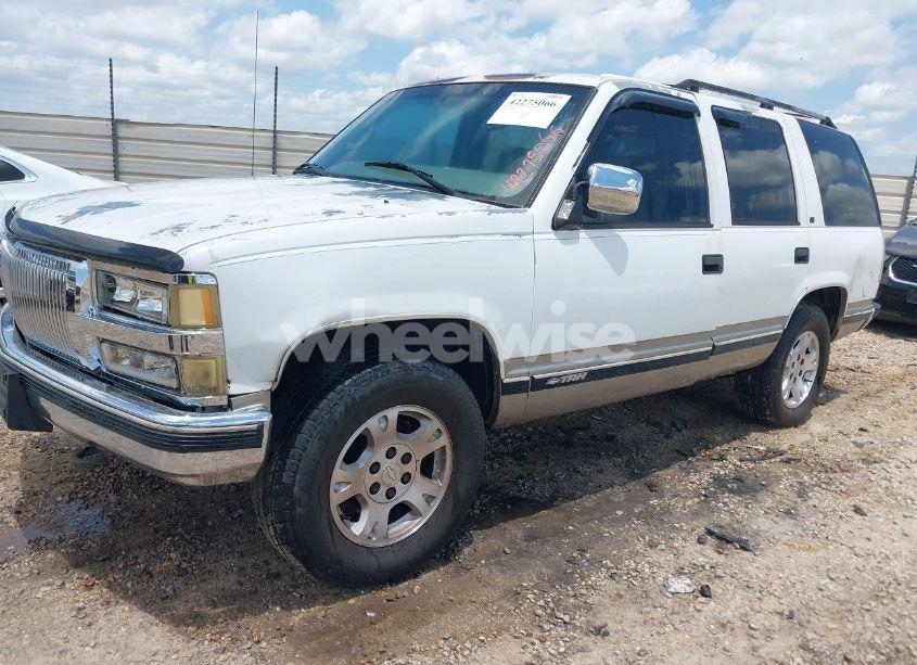 Photo 2 of 1999 Chevrolet Tahoe LS (VIN 1GNEK13R1XJ473501)