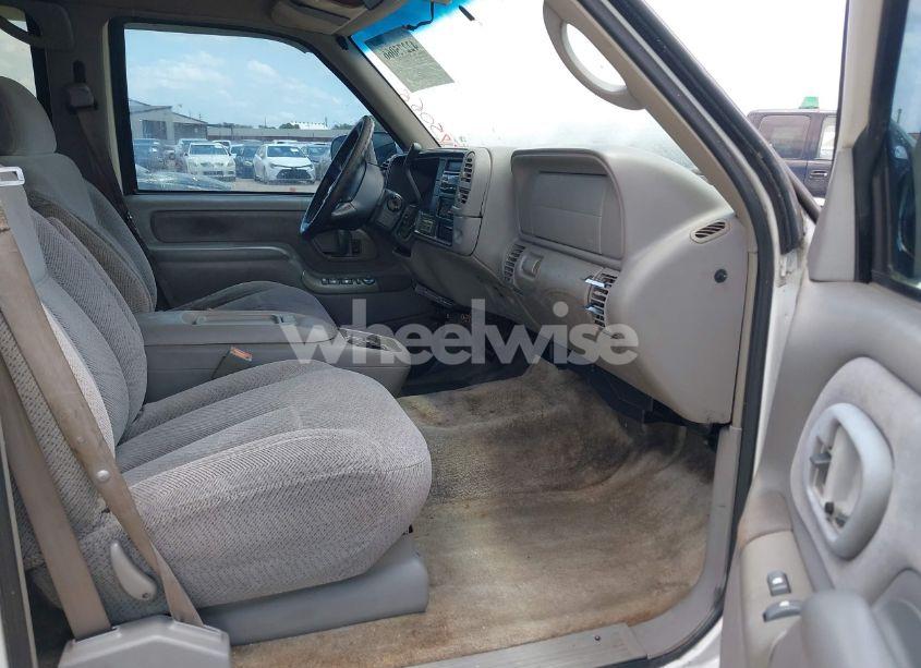 Photo 5 of 1999 Chevrolet Tahoe LS (VIN 1GNEK13R1XJ473501)